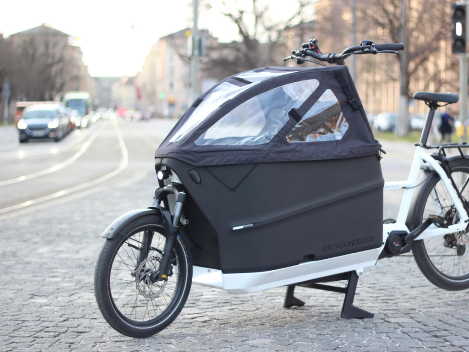 Stabil auf der Straße, wendig in der Kurve